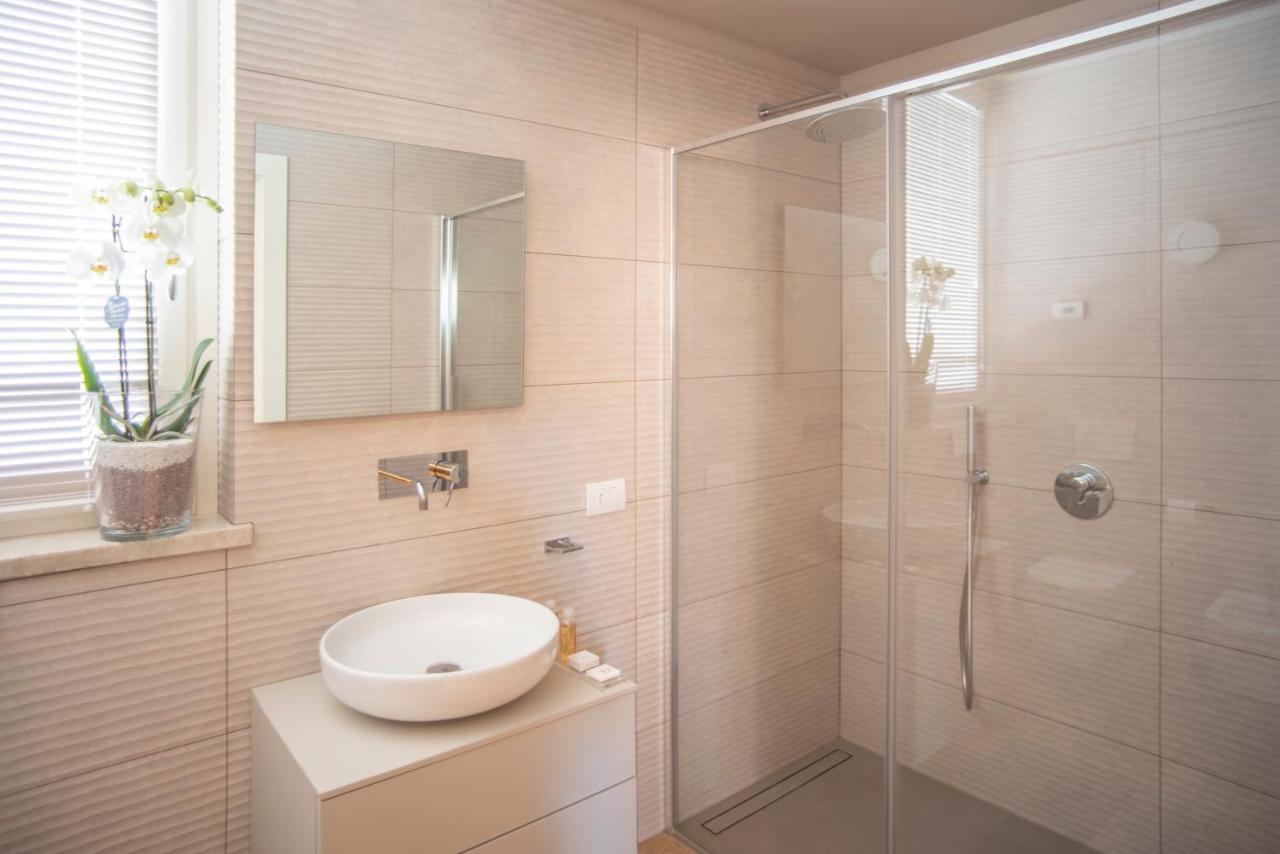 Time To Be - Luxury Apartments Centro Storico Peschiera del Garda Bagian luar foto