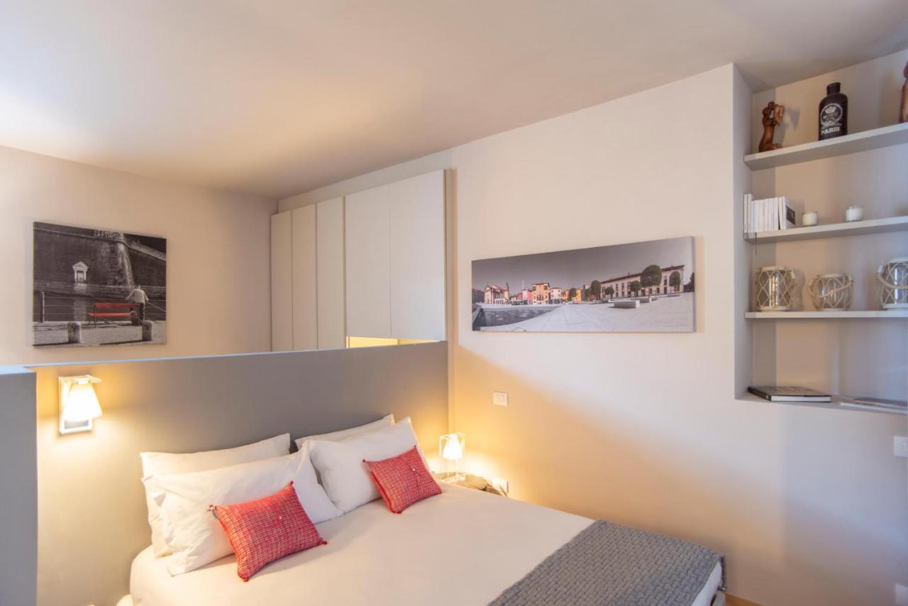 Time To Be - Luxury Apartments Centro Storico Peschiera del Garda Bagian luar foto