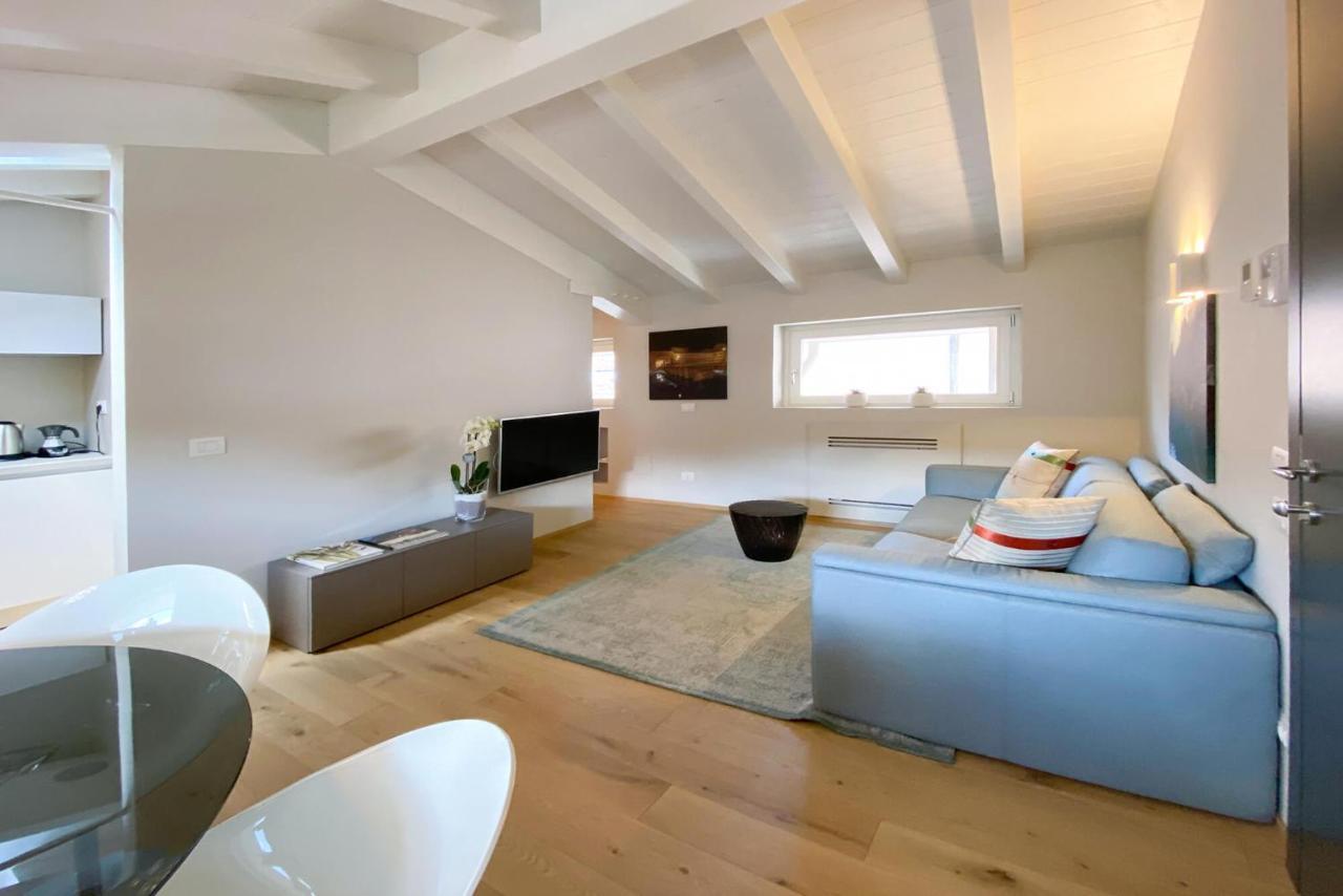 Time To Be - Luxury Apartments Centro Storico Peschiera del Garda Bagian luar foto